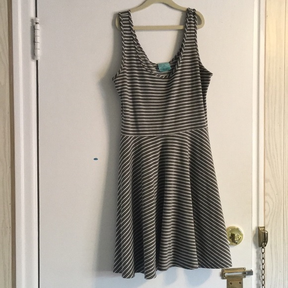 Grey striped dress - Picture 1 of 3